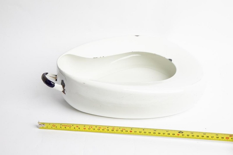 Bedpan in Enamel